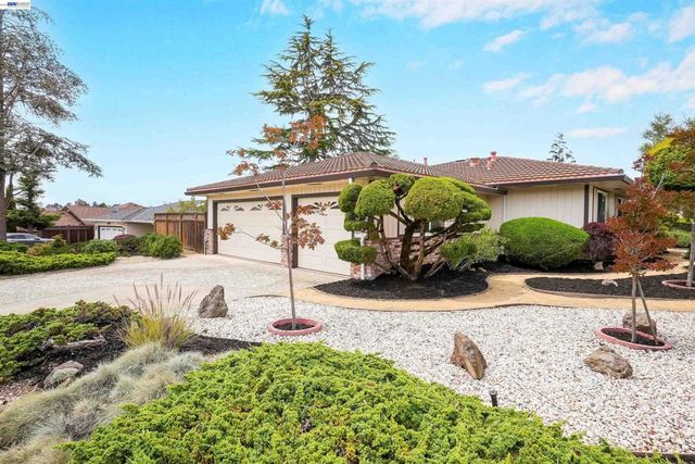 3787 Oakes Dr, Hayward, CA 94542