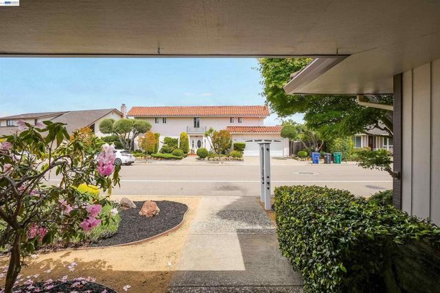 3787 Oakes Dr, Hayward, CA 94542