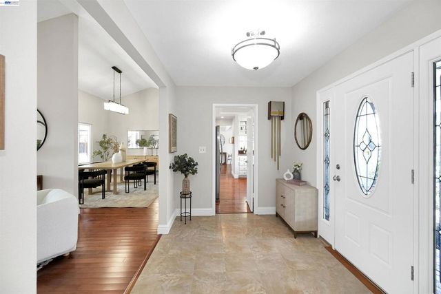 3787 Oakes Dr, Hayward, CA 94542