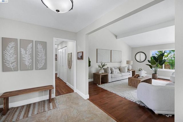 3787 Oakes Dr, Hayward, CA 94542