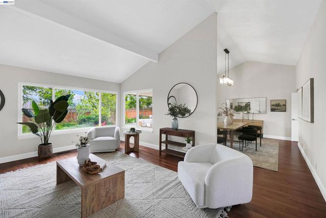 3787 Oakes Dr, Hayward, CA 94542
