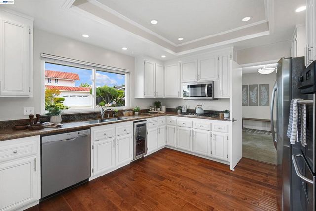 3787 Oakes Dr, Hayward, CA 94542