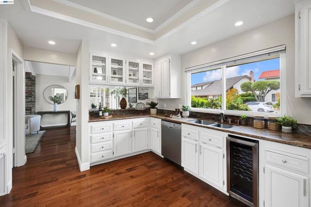 3787 Oakes Dr, Hayward, CA 94542