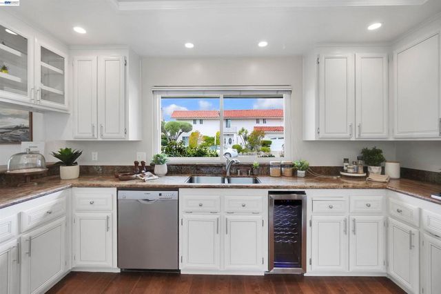 3787 Oakes Dr, Hayward, CA 94542