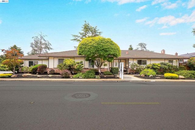 3787 Oakes Dr, Hayward, CA 94542