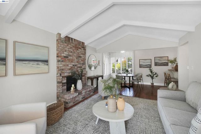 3787 Oakes Dr, Hayward, CA 94542