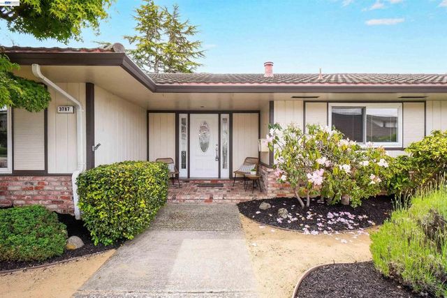 3787 Oakes Dr, Hayward, CA 94542