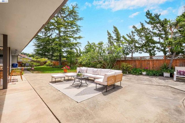 3787 Oakes Dr, Hayward, CA 94542
