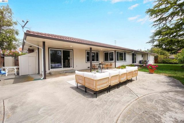 3787 Oakes Dr, Hayward, CA 94542