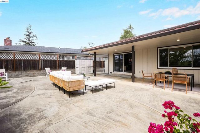 3787 Oakes Dr, Hayward, CA 94542