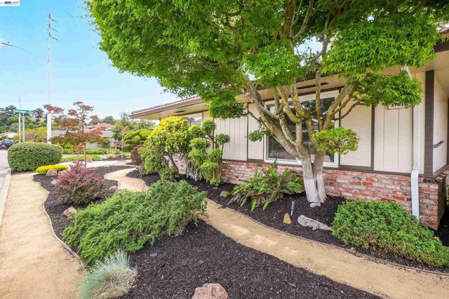 3787 Oakes Dr, Hayward, CA 94542