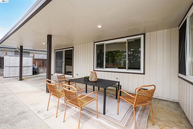 3787 Oakes Dr, Hayward, CA 94542