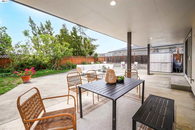 3787 Oakes Dr, Hayward, CA 94542