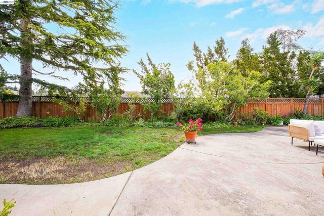 3787 Oakes Dr, Hayward, CA 94542