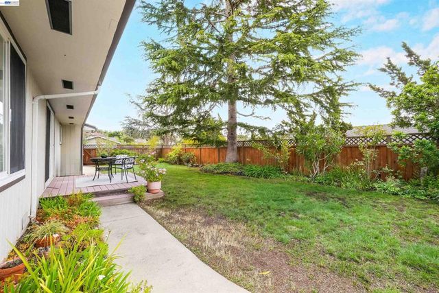 3787 Oakes Dr, Hayward, CA 94542