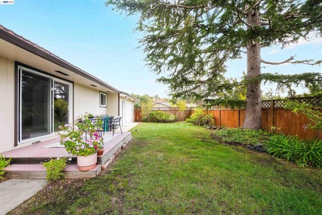 3787 Oakes Dr, Hayward, CA 94542