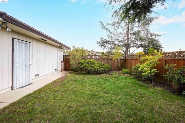 3787 Oakes Dr, Hayward, CA 94542