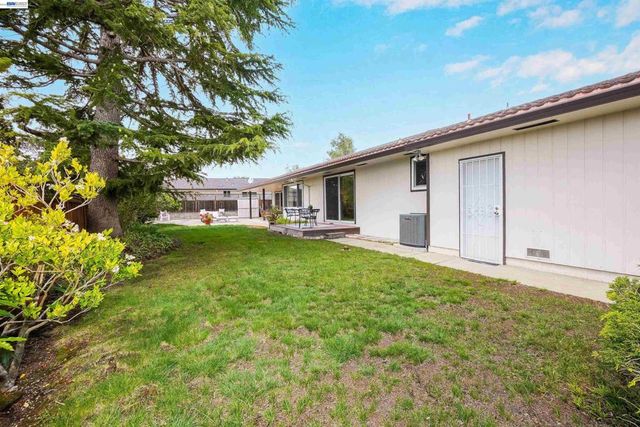 3787 Oakes Dr, Hayward, CA 94542