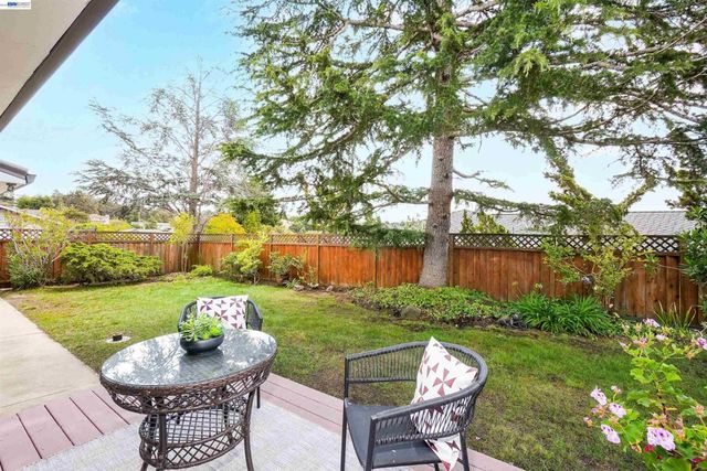 3787 Oakes Dr, Hayward, CA 94542