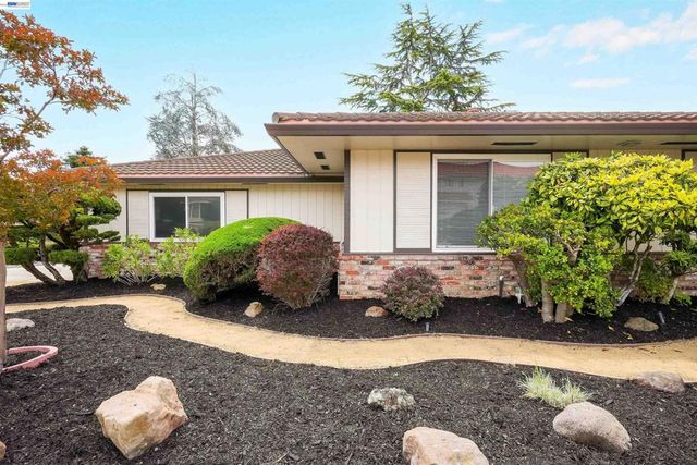 3787 Oakes Dr, Hayward, CA 94542