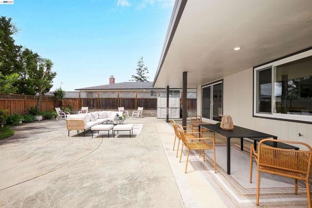 3787 Oakes Dr, Hayward, CA 94542