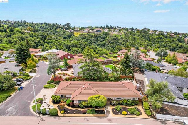 3787 Oakes Dr, Hayward, CA 94542
