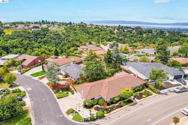 3787 Oakes Dr, Hayward, CA 94542