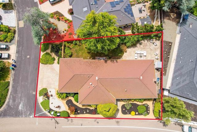 3787 Oakes Dr, Hayward, CA 94542