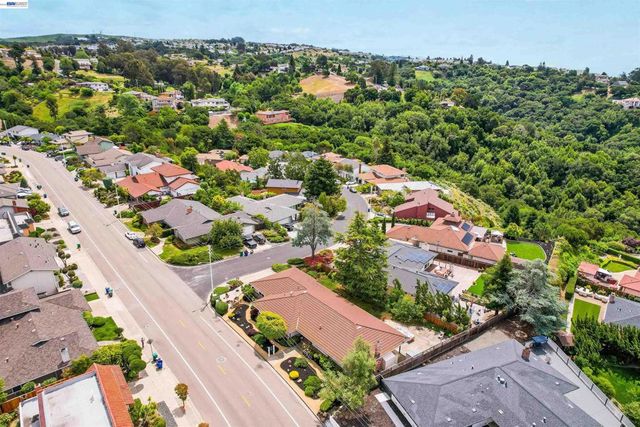 3787 Oakes Dr, Hayward, CA 94542