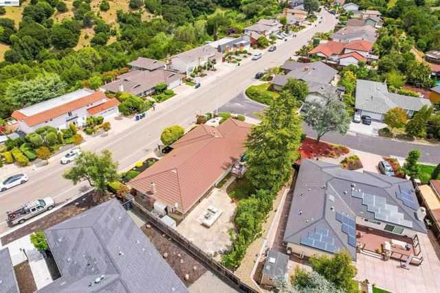 3787 Oakes Dr, Hayward, CA 94542