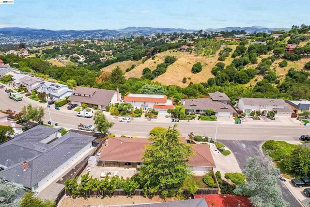 3787 Oakes Dr, Hayward, CA 94542