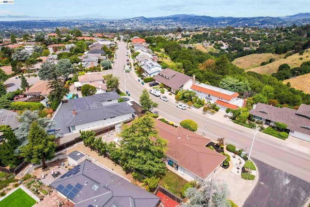 3787 Oakes Dr, Hayward, CA 94542