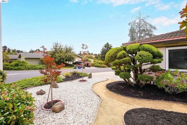 3787 Oakes Dr, Hayward, CA 94542