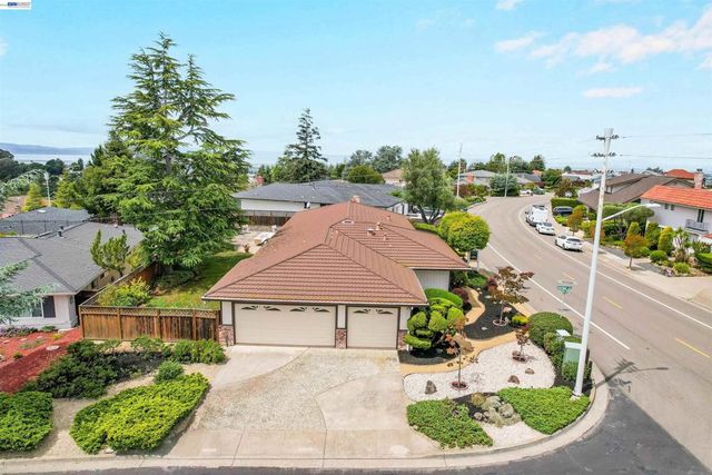 3787 Oakes Dr, Hayward, CA 94542