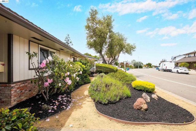 3787 Oakes Dr, Hayward, CA 94542