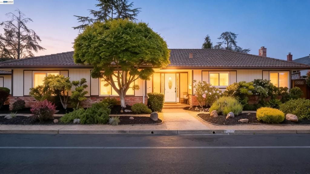 3787 Oakes Dr, Hayward, CA 94542
