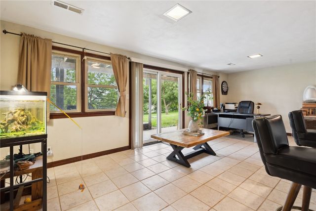 331 Lake View Drive NE, Solon, IA 52333