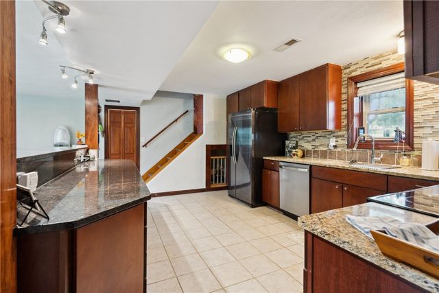 331 Lake View Drive NE, Solon, IA 52333