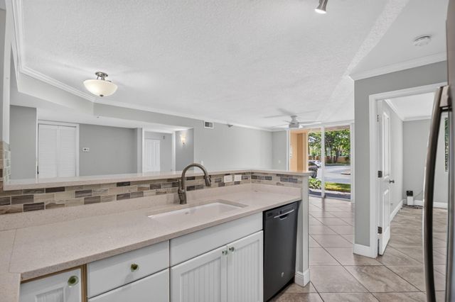 110 YACHT CLUB Way 103, Hypoluxo, FL 33462