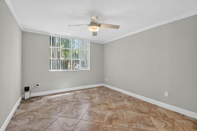 110 YACHT CLUB Way 103, Hypoluxo, FL 33462