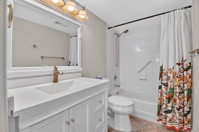 110 YACHT CLUB Way 103, Hypoluxo, FL 33462