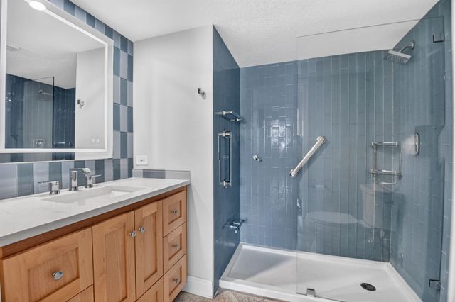 110 YACHT CLUB Way 103, Hypoluxo, FL 33462