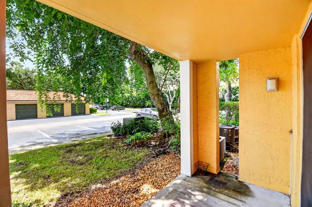 110 YACHT CLUB Way 103, Hypoluxo, FL 33462
