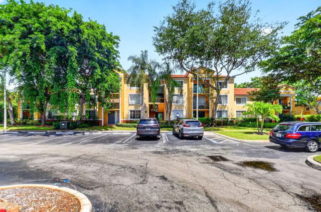 110 YACHT CLUB Way 103, Hypoluxo, FL 33462
