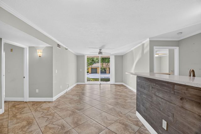 110 YACHT CLUB Way 103, Hypoluxo, FL 33462