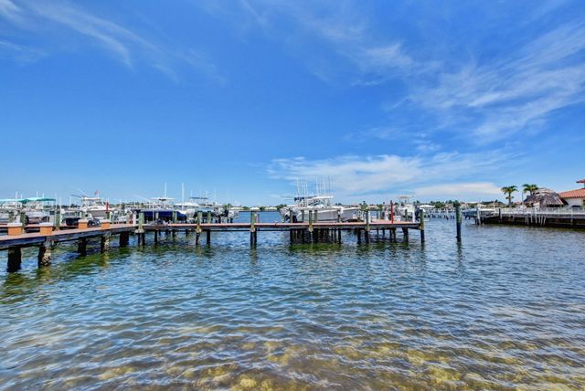 110 YACHT CLUB Way 103, Hypoluxo, FL 33462