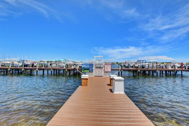 110 YACHT CLUB Way 103, Hypoluxo, FL 33462
