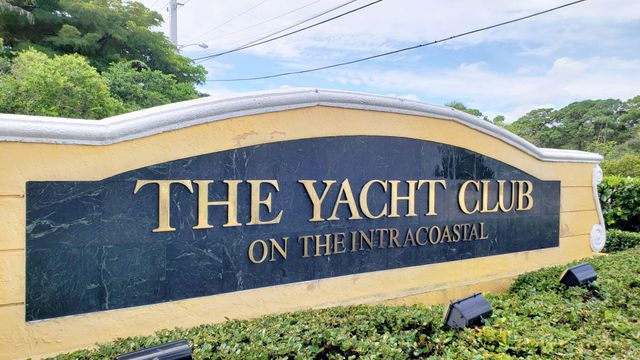 110 YACHT CLUB Way 103, Hypoluxo, FL 33462