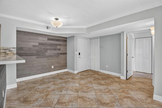 110 YACHT CLUB Way 103, Hypoluxo, FL 33462