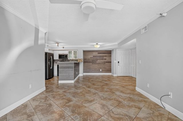 110 YACHT CLUB Way 103, Hypoluxo, FL 33462